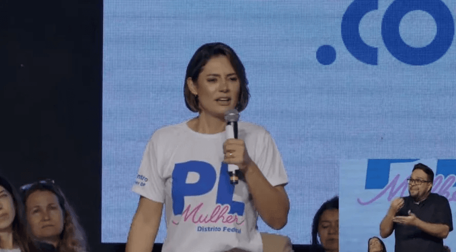 Postura política de Michelle incomoda filhos de Bolsonaro e cúpula do PL