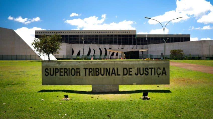 Lula indica 2 novos ministros para o STJ
