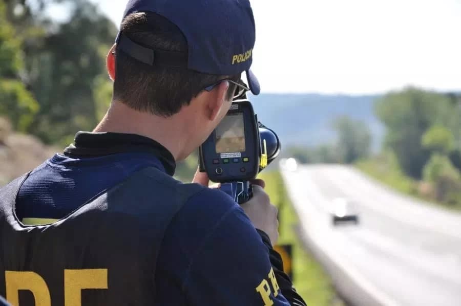 PISTOLA DA PRF: Novo radar é “metralhadora de multas” e autua 30 carros por minuto
