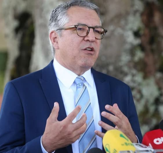 Governo anuncia antecipação de R$ 10 bilhões para compensar estados e municípios com perda de ICMS