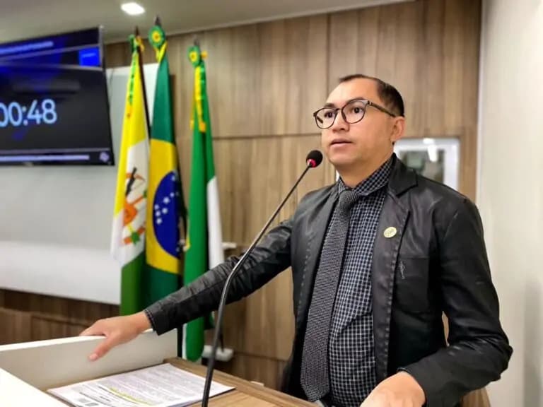 Câmara de Apodi aprova lei que autoriza abate de animais abandonados e destina carne para escolas e creches