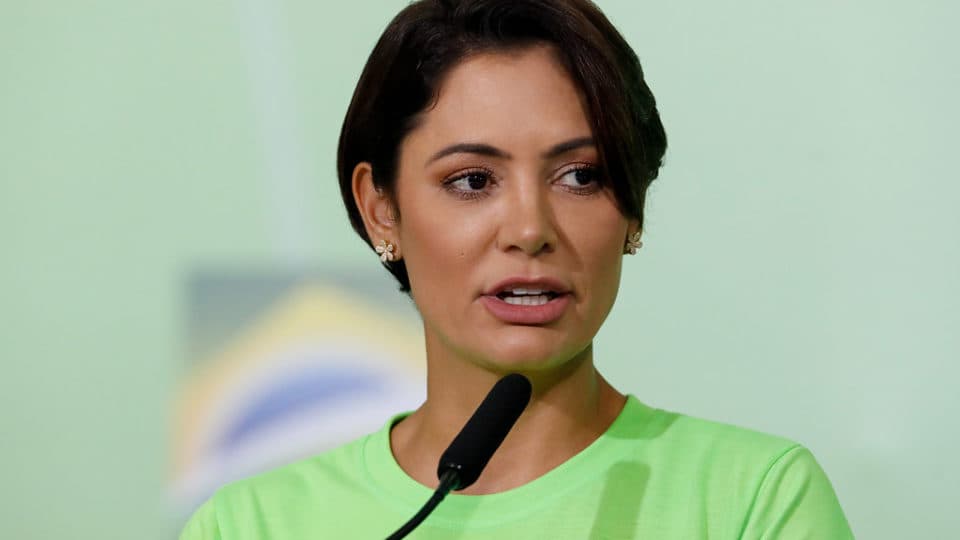 Michelle Bolsonaro diz ser alvo de “narrativas para assassinar” sua reputação