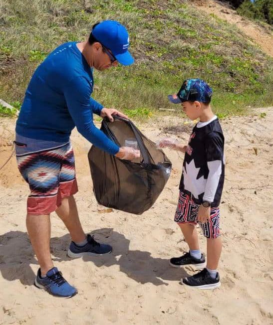 Estudantes da Maple Bear Natal vão recolher lixo em ação do Dia Mundial da Limpeza, na Via Costeira, neste sábado (16)