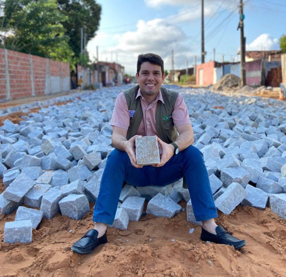 Vereador Gabriel César assegura recursos federais para o calçamento em região limítrofe entre Parnamirim e Macaíba