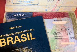 EUA promete recorde de vistos a brasileiros em 2023 e redução de filas