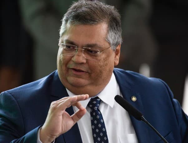 Dino diz que tem "muita experiência", mas que "não faz campanha" por vaga no STF