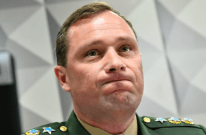 Mauro Cid passa 12 horas na sede da PF para prestar depoimento