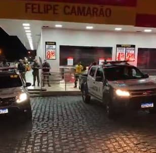 Policial penal reage e frustra tentativa de assalto em supermercado no bairro de Felipe Camarão; um criminoso morreu