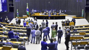 Câmara aprova 1º projeto da reforma eleitoral que afrouxa regras