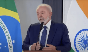Ao comentar delação de Mauro Cid, Lula diz que Bolsonaro está ‘altamente comprometido'