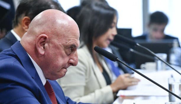 Apesar de ter negado à CPMI, G. Dias mandou tirar nome dele de relatório da Abin; veja mensagens
