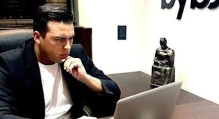 ‘Engomadinho do Bitcoin’ é caçado por Comando Vermelho e PCC após sumir com milhões de quadrilhas