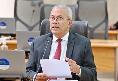 Hermano Morais é diagnosticado com má-formação arteriovenosa cerebral; ele está consciente e quadro é estável