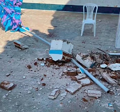 Cruzeiro cai de alto de igreja e deixa duas pessoas feridas no interior do RN