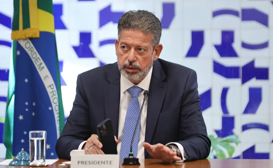Governo deve ter cuidado com “excessos” da PF, diz Lira