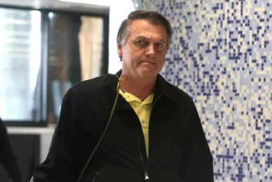 CGU conclui que cartão de vacina de Bolsonaro foi adulterado, mas não aponta culpados