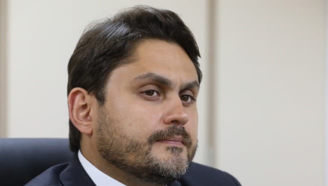 Barroso decreta bloqueio de R$ 835 mil do ministro Juscelino Filho