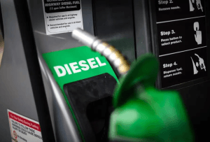 Após alta de 18%, diesel sofre pressão com volta de tributo, importação e disparada do petróleo