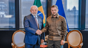 Lula disse a Zelensky que guerra não tem solução militar, dizem fontes
