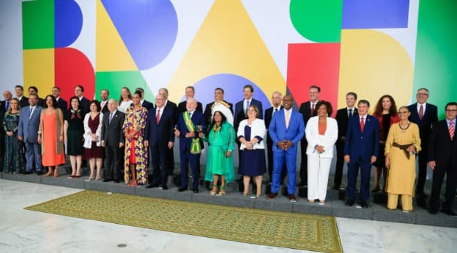 10 ministros de Lula ganham até o dobro do teto com “bicos” em conselhos de entidades e estatais