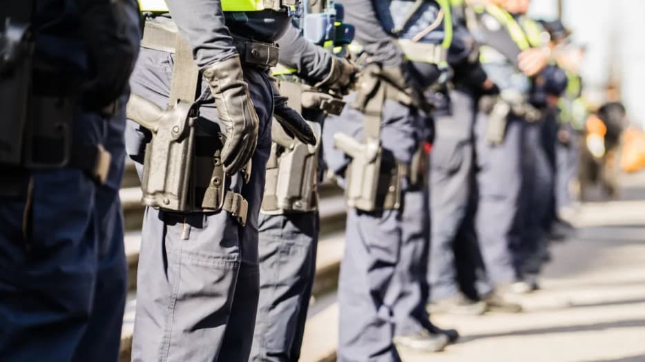 Australiano que fingiu sequestro para ficar com amante terá que pagar R$ 50 mil à polícia