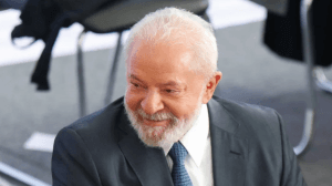 Lula permanece estável em sua recuperação, diz novo boletim
