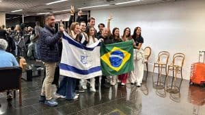 VÍDEOS E FOTOS: Vejam imagens do desembarque dos Potiguares que vieram de Israel ao chegarem no Brasil