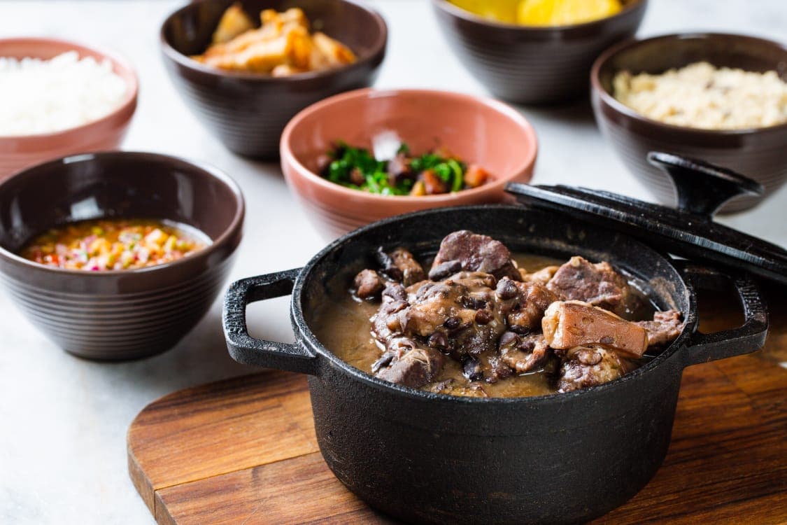 Fim de semana com música e feijoada no Restaurante Mipibu