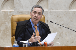 VÍDEO: Barroso diz sentir vergonha da ‘desigualdade abissal': "seis pessoas têm a riqueza de metade da população"