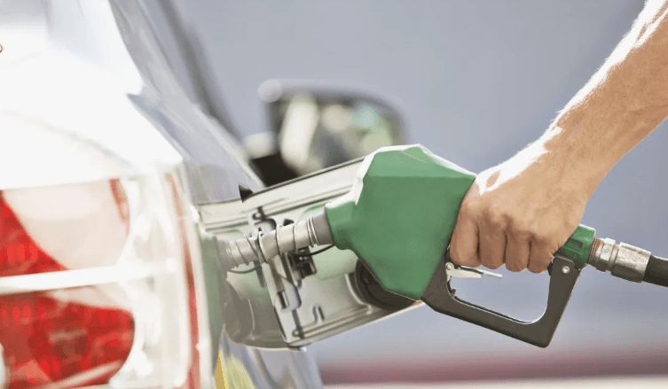 Petrobras anuncia alta de 6,57% no preço do diesel e redução de 4,09% na gasolina a partir de sábado (21)