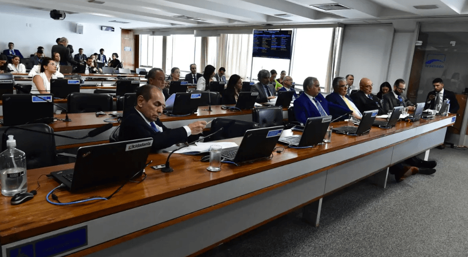 Debate sobre PEC que criminaliza porte e uso de drogas é marcada por críticas ao STF e discursos favoráveis ao texto