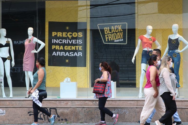 Dia de Finados modifica horário do comércio e serviços em Natal