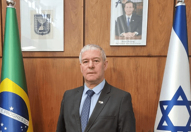 ‘Único diálogo com o Hamas é por tiros', diz embaixador de Israel no Brasil
