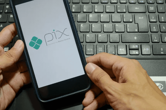 Veja como funciona novo golpe do Pix, que redireciona transferências para conta de bandidos