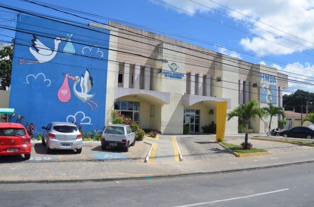 Recém-nascido é encontrado abandonado dentro de caixa de sapato na Grande Natal; Bebê foi transferido para a Maternidade Divino Amor