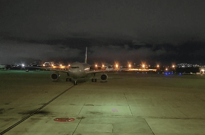 Quarto avião da FAB com mais 207 brasileiros resgatados de Israel pousa no Rio de Janeiro