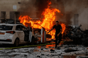 Conflito entre Israel e Hamas entra no 2º dia com novas explosões; mais de 570 pessoas já morreram