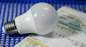 Brasil tem a conta de luz que mais pesa no bolso entre 34 países