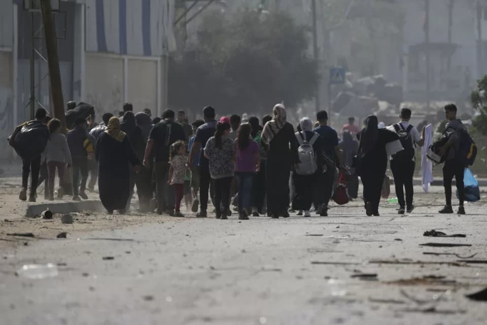 Israel abre corredor de fuga para o sul e cerca a Cidade de Gaza