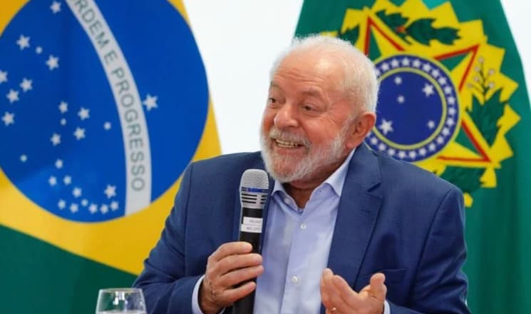 Papel de vigiar vocês é do Rui Costa, diz Lula a ministros