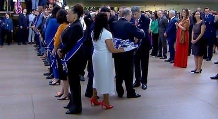 Especialistas criticam condecoração concedida por Lula ao embaixador da Palestina no Brasil