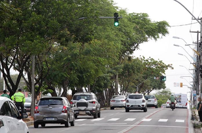 Semáforos de pedestres com contagem de tempo e aviso sonoro é Lei em Natal; veja