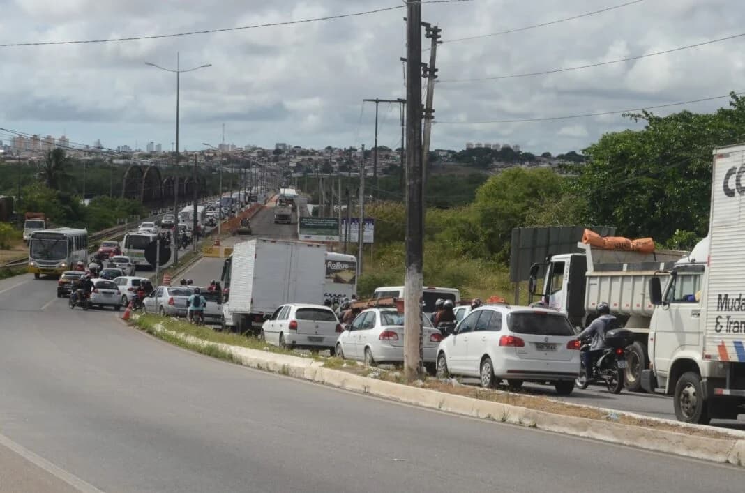 Em mais um dia de congestionamento, começa fiscalização em trânsito na Tomaz Landim