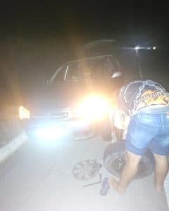 [VÍDEO E FOTOS] PERIGO: Série de carros ficam com pneus furados por causa de buracos na BR-304 