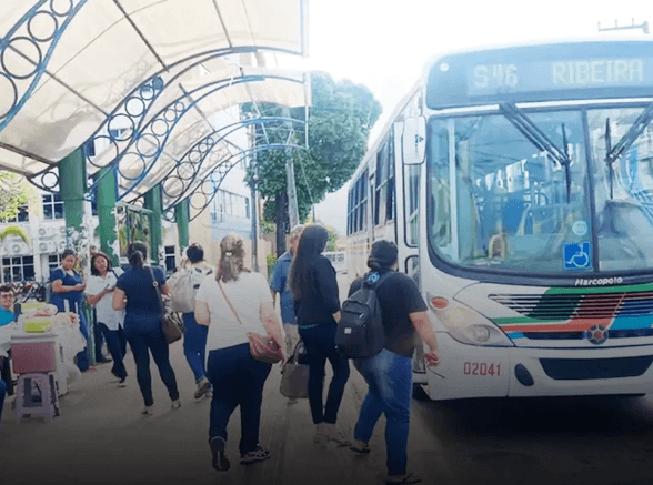 Prefeito Álvaro Dias anuncia gratuidade para o transporte neste domingo (12) para inscritos no ENEM