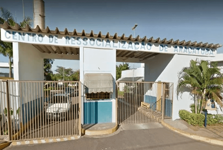 Ex-diretor de cadeia é condenado por transferir presos em troca de sexo com uma advogada e mulheres das famílias dos detentos