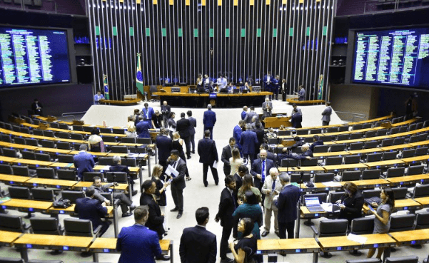Câmara aprova aumento de penas para furto, roubo e latrocínio; texto segue para o Senado