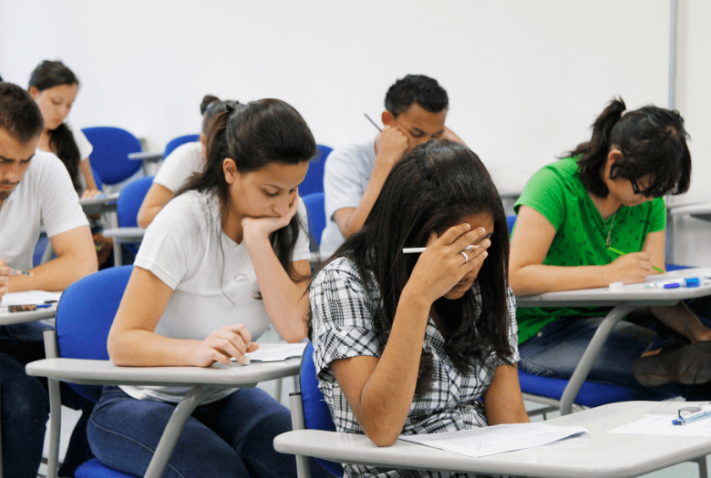 Tema da redação do Enem 2023 é ‘Desafios para o enfrentamento da invisibilidade do trabalho de cuidado realizado pela mulher no Brasil'