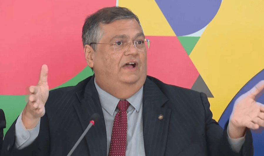 “Com GLO, as Forças Armadas que estarão em portos e aeroportos podem fazer tudo”, diz Flávio Dino