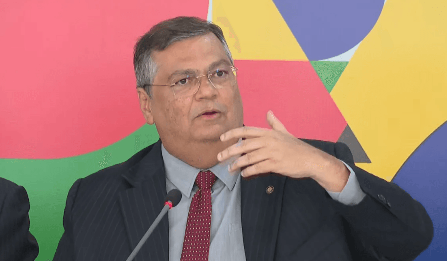 Ministro da Justiça deveria receber adicional de insalubridade, diz Dino